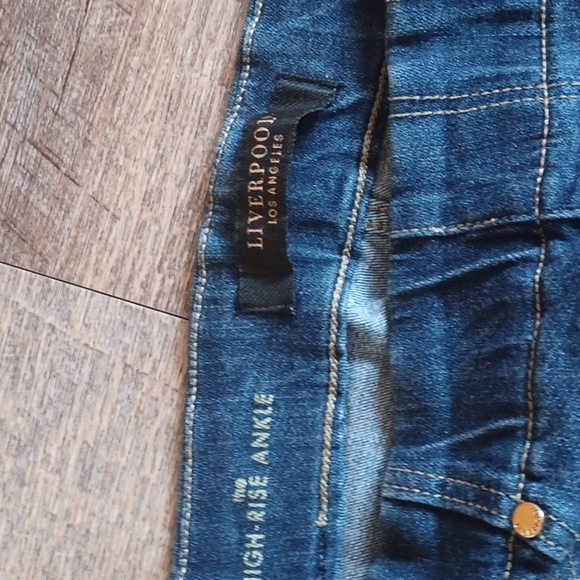 Jeans - Picture 2 of 3